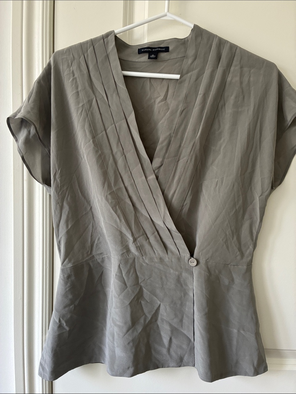 100% silk Banana Republic grey Pleated V-Neck Wrap Blouse never worn